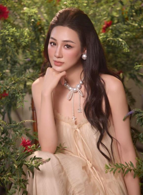 Á hậu Dương Tú Anh, thiếu gia Gia Lộc, sao Việt