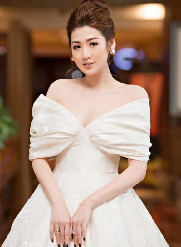 Á hậu Dương Tú Anh, thiếu gia Gia Lộc, sao Việt