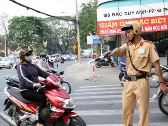 Nghị định 168, quy định bật xi nhan, khoảng cách bật xi nhan trước khi rẽ