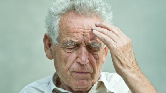 người già nằm điều hòa cần lưu ý gì, cách sử dụng điều hòa tốt cho sức khỏe