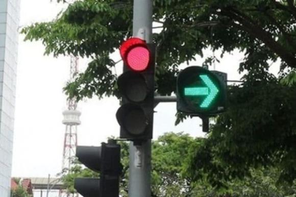 rẽ phải khi đèn đỏ, nghị định 168, luật giao thông