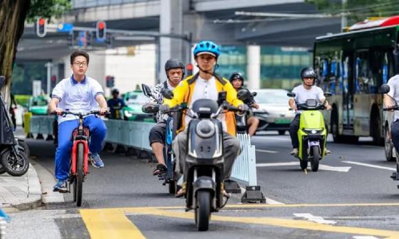  không được phép đăng ký xe mới chạy bằng xăng, đăng ký xe điện, cấm xe xăng