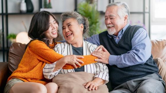 con cái có nên sống chung cùng bố mẹ