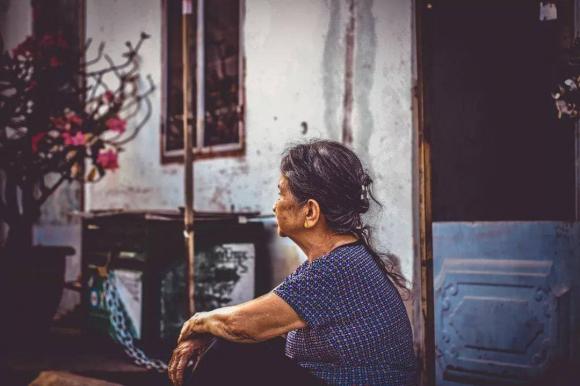 con cái có nên sống chung cùng bố mẹ