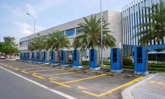 điểm sạc xe điện, đổi xe điện, cấm xe xăng
