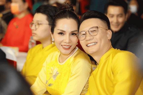 ca sĩ Hoàng Bách, sao Việt