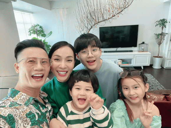 ca sĩ Hoàng Bách, sao Việt