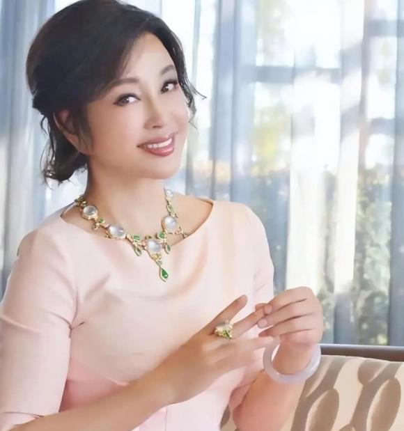 Lưu Hiểu Khánh, sao Hoa ngữ