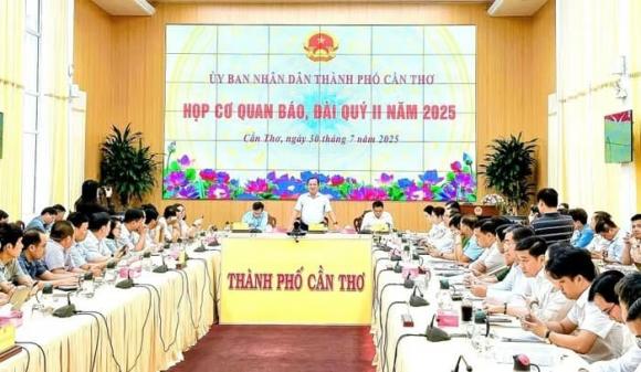 Công chức, viên chức, hỗ trợ Công chức, viên chức đi làm xa nhà