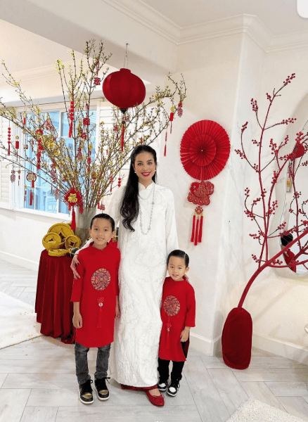 Hoa hậu Phạm Hương, sao Việt