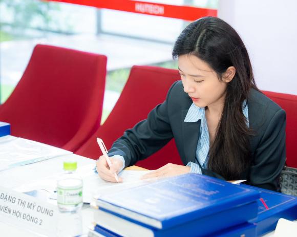 diễn viên Midu, sao Việt