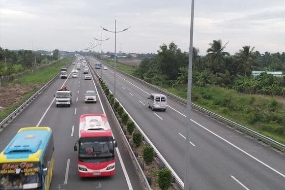 dừng xe trên đường cao tốc, lỗi dừng đường cao tốc, nghị đinh 168