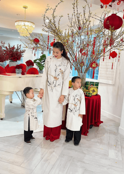 Hoa hậu Phạm Hương, sao Việt