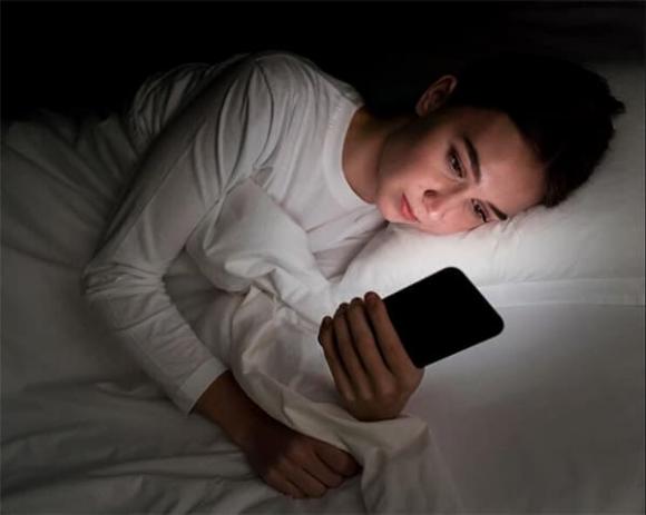 Thời điểm không nên dùng điện thoại, không dùng điện thoại sau 10h đêm, sức khỏe