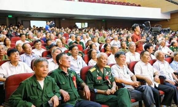 Ngày Quốc khánh 2/9, nhận quà ngày 2/9,  tặng quà cho các đối tượng chính sách người có công