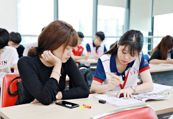 Tốt nghiệp đại học, ngành Ngôn ngữ Trung Quốc 
