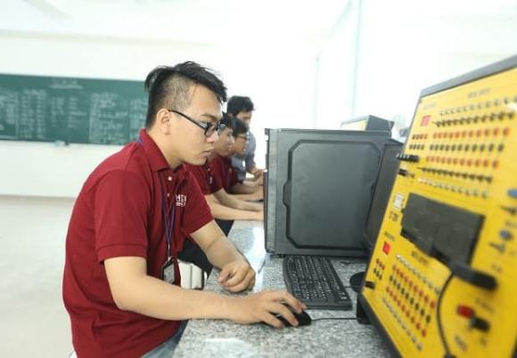 Ngành học có điểm chuẩn dễ thở, Ngành Kỹ thuật Điện tử Viễn thông