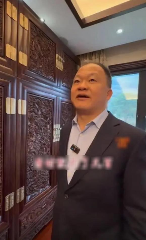 Biệt thự xa hoa, tỷ phú