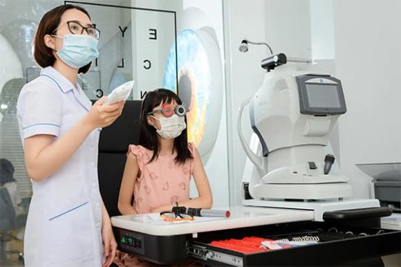 điều trị lác và tật khúc xạ của mắt, bảo hiểm y tế, người dưới 18 tuổi hưởng BHYT