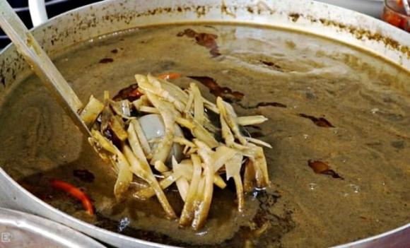 ẩm thực Gia Lai, bún cua thối, đặc sản