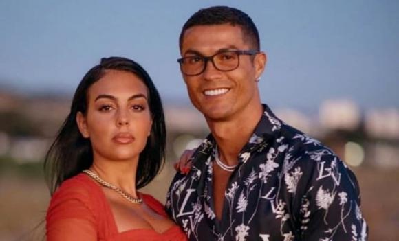 Cristiano Ronaldo, Georgina Rodríguez, Cristiano Ronaldo cầu hôn bạn gái