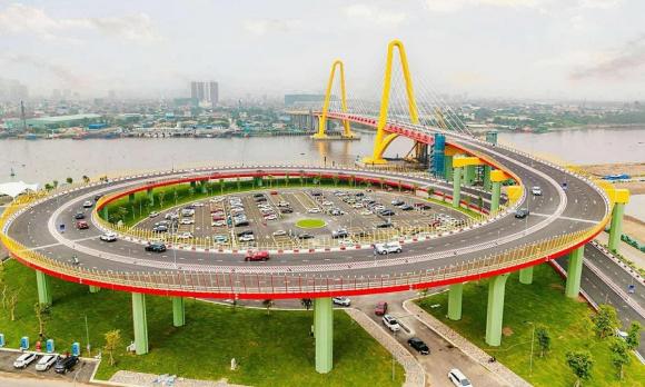 Cầu máy chai, cầu hoàng gia, Vingroup
