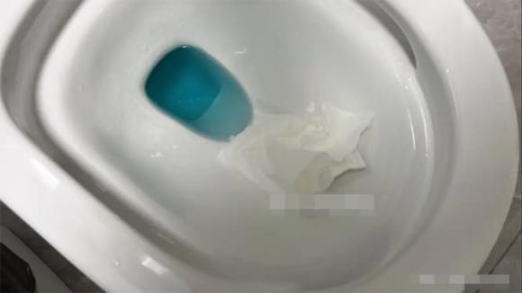 giấy vệ sinh, bồn cầu