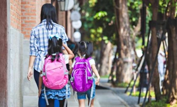 cách nuôi dạy con, đón con tan học, Thói quen nói thiếu chủ ngữ ở trẻ