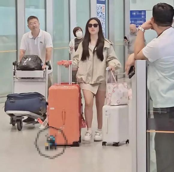 Con gái MC giàu nhất showbiz,  Lý Tương, Vương Thi Linh
