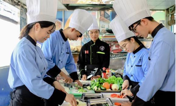  ngành nghề miễn 100% học phí, học phí trung cấp và cao đẳng năm 2025