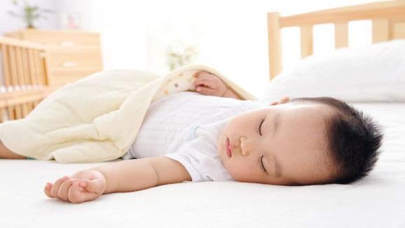 đầu to, đầu bẹt, hình dáng đầu, trẻ thông minh, hình dáng đầu, kích thước đầu