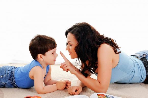 trẻ nghiện điện thoại, trẻ dùng điện thoại, hiệu ứng rắn hổ mang, cai nghiện điện thoại