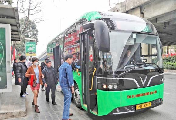 Phạm Nhật Vượng,  xe buýt điện, xe buýt điện miễn phí