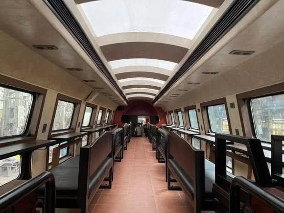Tàu 2 tầng đầu tiên tại Hà Nội, The Hanoi Train