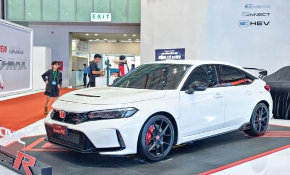 Honda Civic Type R, mazda6, Mitsubishi Pajero Sport, ford explorer