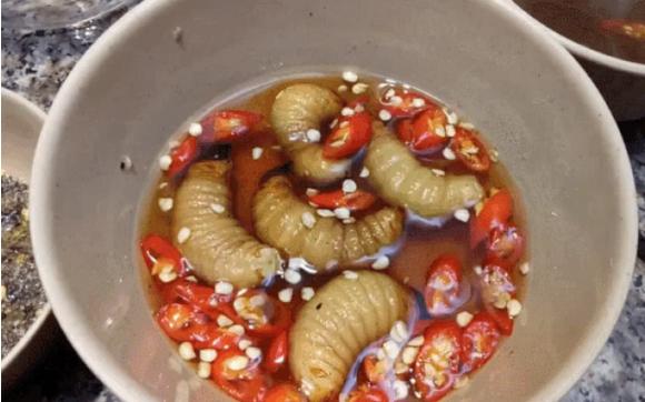 món ăn đáng sợ nhất Việt Nam, tiết canh, trứng vịt lộn