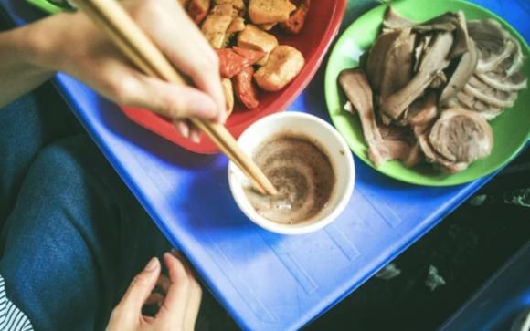 món ăn đáng sợ nhất Việt Nam, tiết canh, trứng vịt lộn