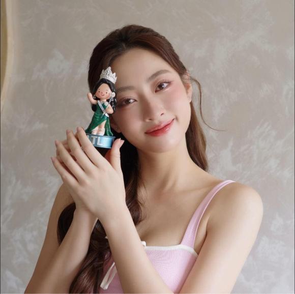 á hậu Phương Anh, diễn viên Midu, hoa hậu Ngân Anh, ca sĩ Tân Nhàn, hoa hậu Lương Thùy Linh, ca sĩ Mỹ Tâm