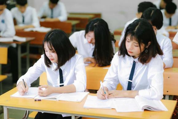Luật giáo dục, miễn học phí cho học sinh cả nước