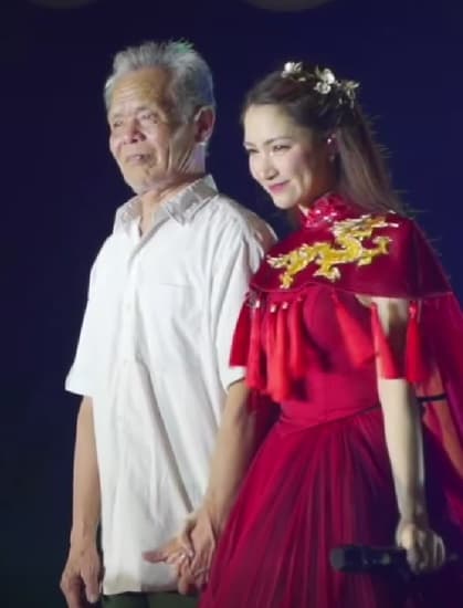Hoà Minzy, ông nội Hoà Minzy, sao Việt 
