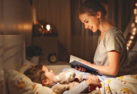 cách nuôi dạy con, trò chuyện với con, trò chuyện với con trước khi đi ngủ