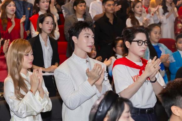 Sao Việt 23/8, tin sao việt mới nhất