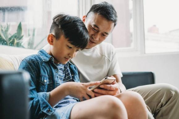 Gen Alpha, nuôi dạy con, chăm con