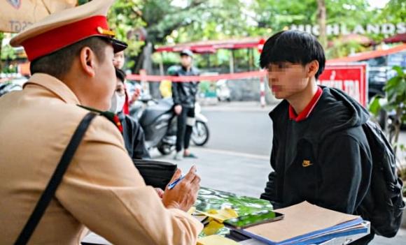 vi phạm giao thông, người chưa đủ tuổi lái xe, người lái xe chưa đủ 16 tuổi, xe máy