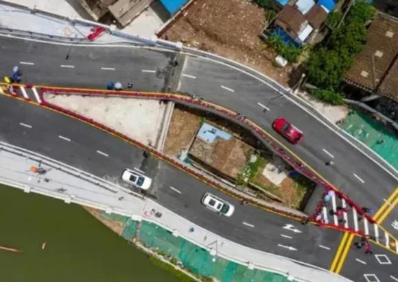 ngôi nhà, ngôi nhà không chịu di dời, kiến thức
