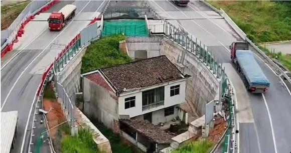 ngôi nhà, ngôi nhà không chịu di dời, kiến thức