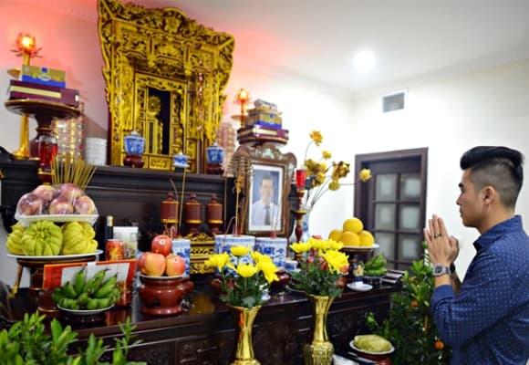 tháng cô hồn, tháng 7 Âm lịch, Hai khung giờ đại kỵ thắp hương