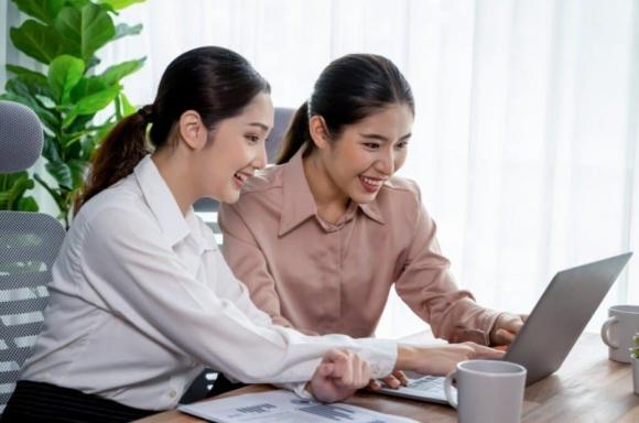 môi trường công sở, đồng nghiệp, nói xấu đồng nghiệp, nói xấu đồng nghiệp trên ứng dụng nhắn tin