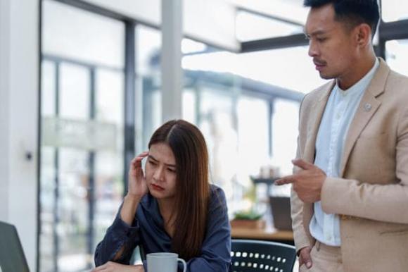 môi trường công sở, đồng nghiệp, nói xấu đồng nghiệp, nói xấu đồng nghiệp trên ứng dụng nhắn tin