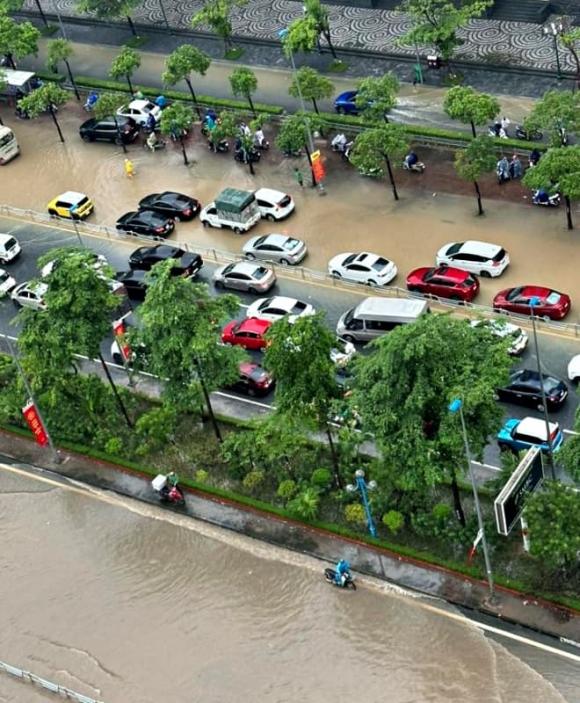 Khu nhà giàu Ciputra, biệt thự trăm tỷ, ngập lụt